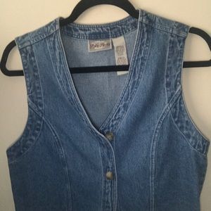 90's are back! JEAN VEST ❤️ Excellent condition 🎉